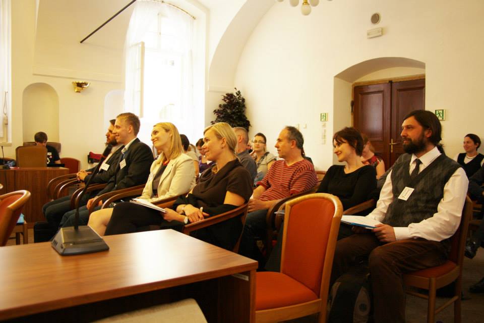 11. 6. 2013 Debata k LG rodičovství V úterý dne 11. 6. 2013 pořádala platforma PROUD v Plzni debatu, jejíž hlavní náplní byly otázky spojené s LG rodičovstvím.