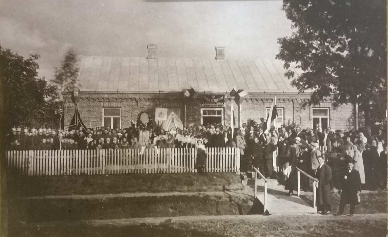 Obrázek 4 Škola České matice školské, Rovno 1931 Zdroj: Muzeum volyňských Čechů