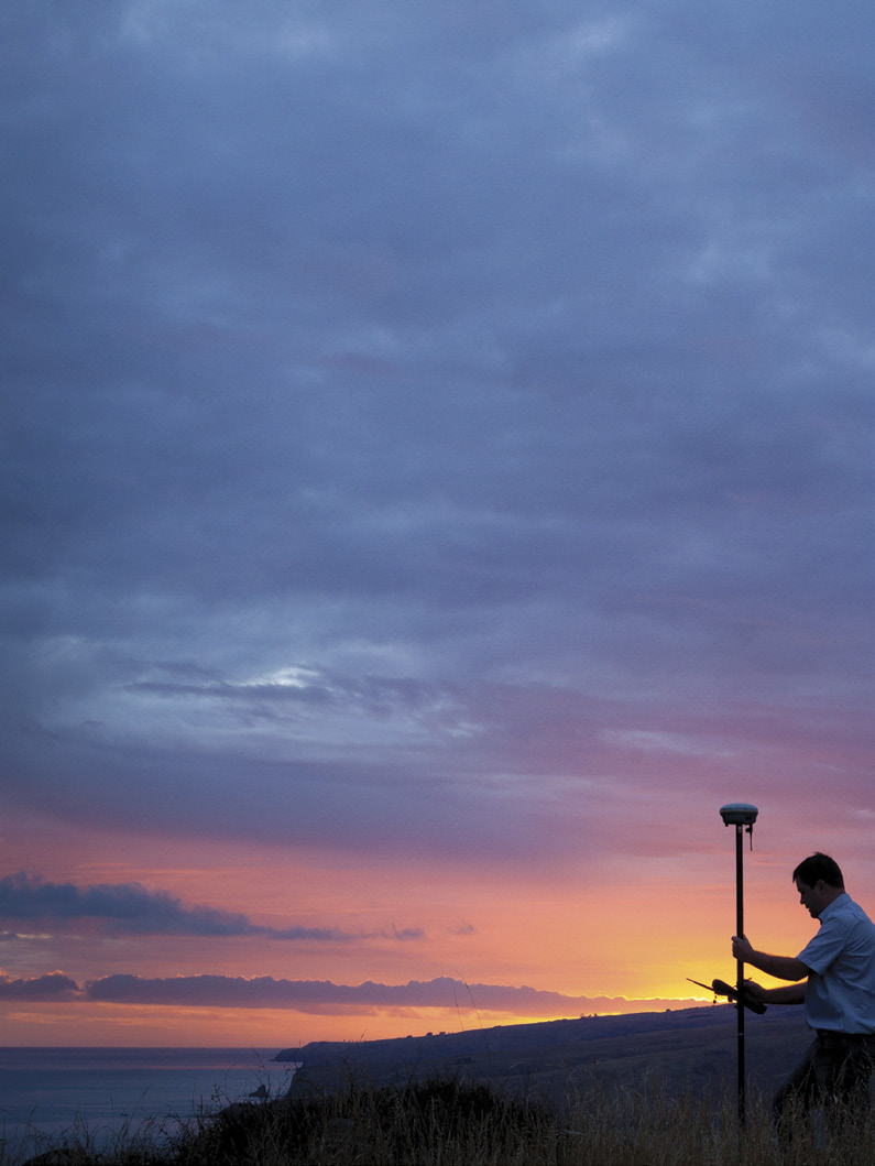 PROFESIONÁLNE GNSS RIEŠENIA Vďaka skúsenostiam a odborným znalostiam s GNSS technológiami ponúka Trimble spoľahlivé, inovatívne geodetické GNSS riešenia,