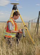 GNSS SYSTÉMY TRIMBLE: RIEŠENIE VAŠICH ÚLOH V TERÉNE PROFESIONÁLNE GNSS RIEŠENIE NAVRHNUTÉ PRE GEODETOV Výkonná technológia na ktorú sa môžete spoľahnúť.