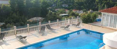 Skiathos - Troulos TROULOS Troulos je malá osada, která vznikla okolo kouzelné pláže se zlatým pískem stejného jména.