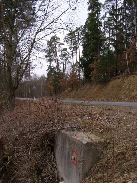 Příloha č.3: Fotografie stabilizací výškových bodů.