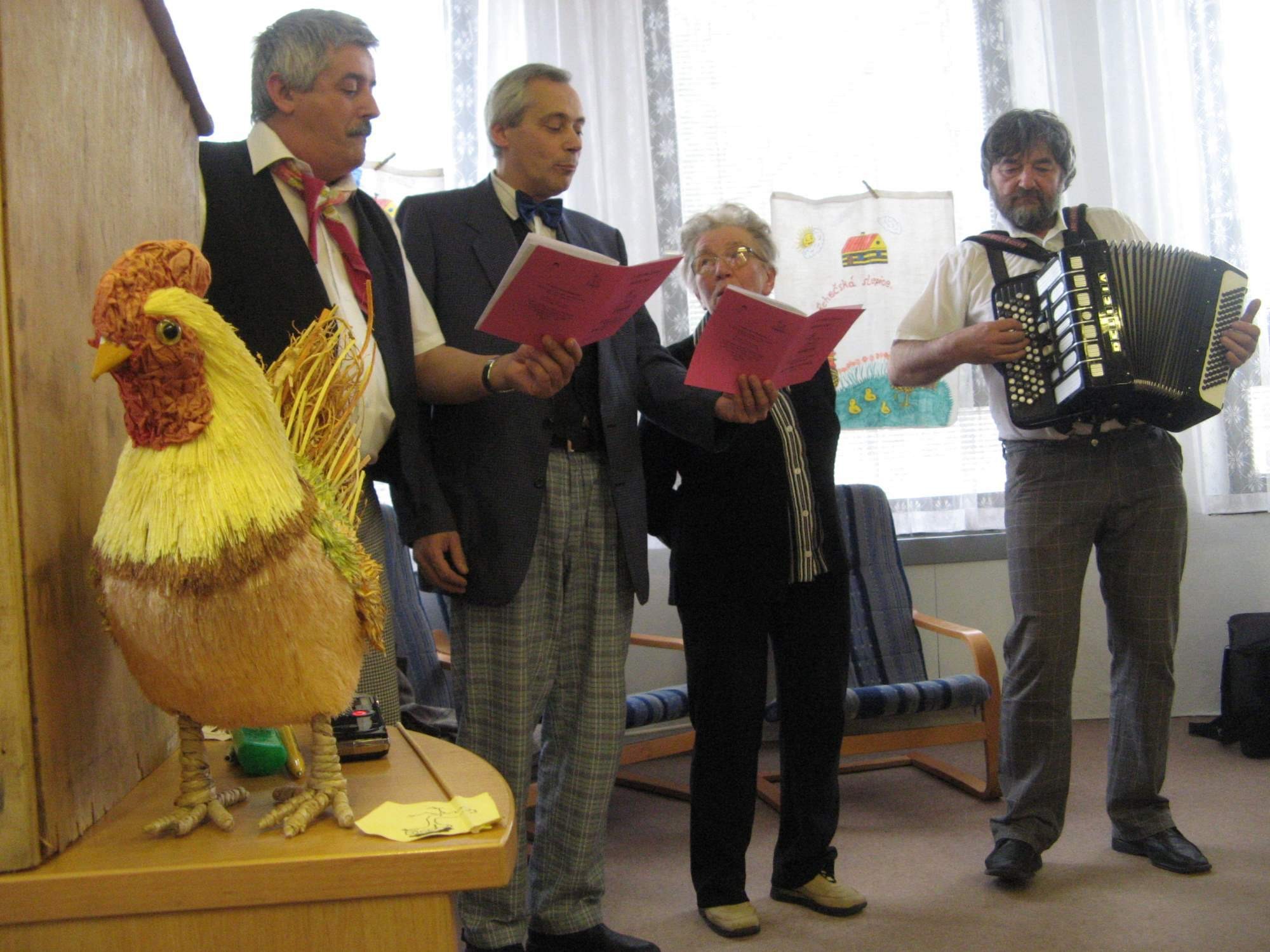 Zlata Zákoutská získala 1.cenu v kategorii písňový text za píseň Znáte vesničku u Jičína v rámci 12.ročníku Řehečské slepice.