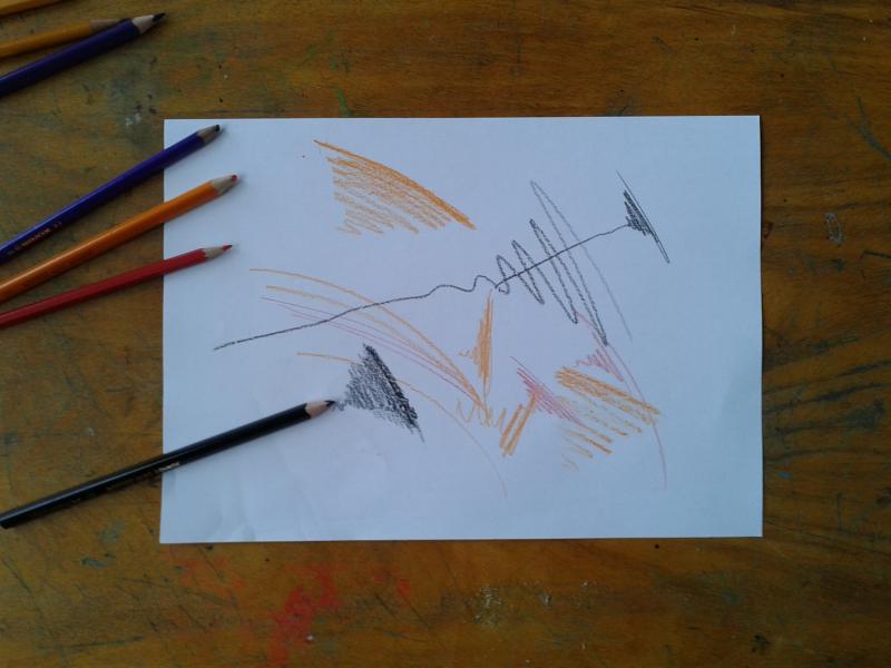 Levák si nechává pastelky a tužky vlevo a při kreslení