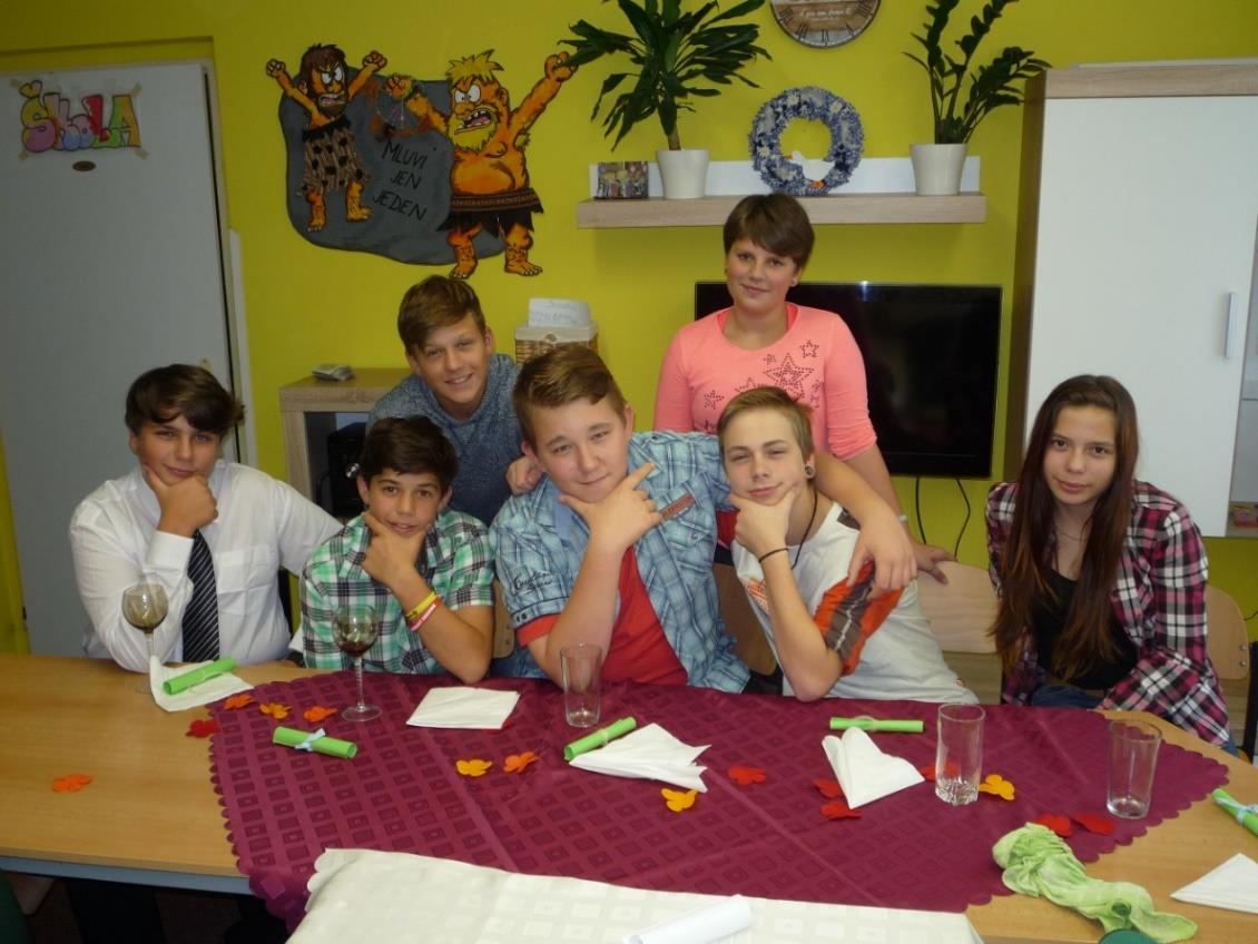 Společný oběd Dva měsíce utekly jako voda a náš internátní pobyt jsme zakončili společným obědem se zaměstnanci celého SVP.