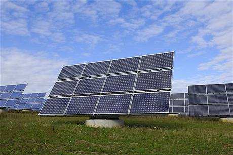 selen, tak se z valenčních orbitů jeho atomů uvolní elektrony, které však nejsou emitovány z povrchu selenu, ale zůstanou uvnitř (tzv. vnitřní fotoefekt).