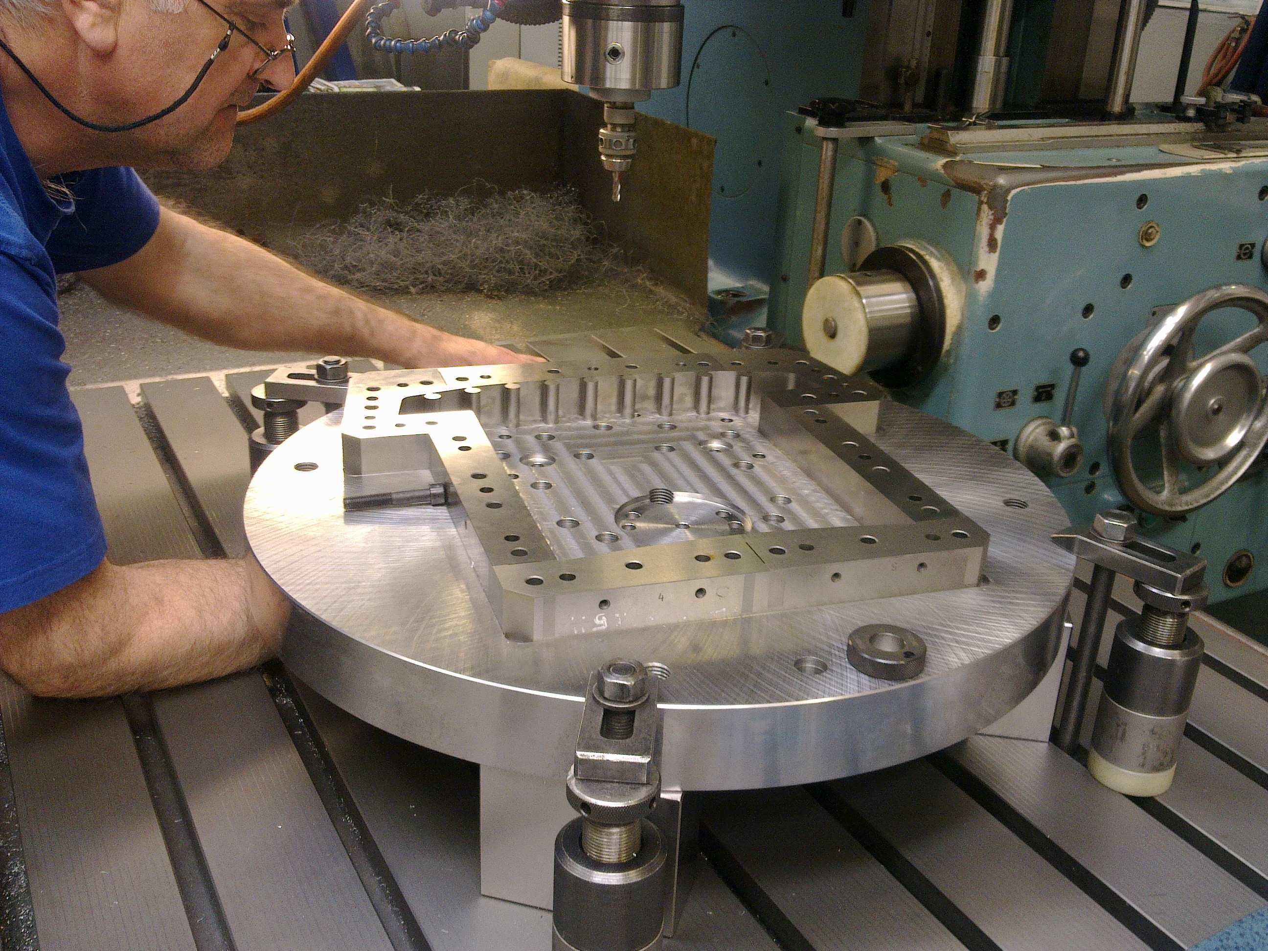 UTB ve Zlíně, Fakulta technologická 66 - elektrojiskrové stroje AGIE a Fanuk - přesné vyvrtávačky SIP - CNC vyvrtávačka FVP20 - široká škála brusek - klasické obráběcí stroje - kalící pece - 3D