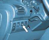 VÁŠ PEUGEOT 206 PODROBNĚ 119 ELEKTRICKÉ OVLÁDÁNÍ OKEN 1. Elektrické ovládání okna řidiče - Posunování po částech: Přitáhněte nebo stiskněte vypínač 1, aniž byste překročili zvýšený odpor.