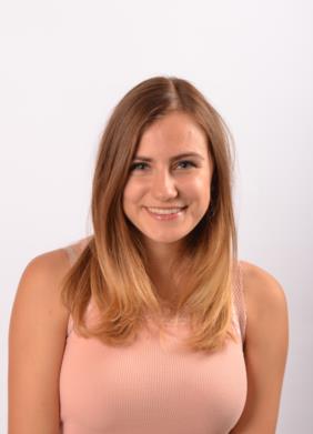 Zahraniční studijní pobyty Student Libor Čech ze 3.A prožil minulý školní rok na střední škole v Michiganu v USA. Studentka Karolína Vlasáková ze 3.