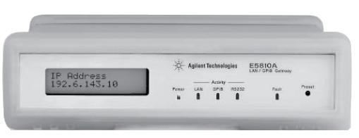 Agilent E5813A Síťový USB Hub Jedná se o zařízení, které slouží na propojení pěti měřicích přístrojů s rozhraním USB do počítačové sítě LAN (obr. 1). a b Obr.