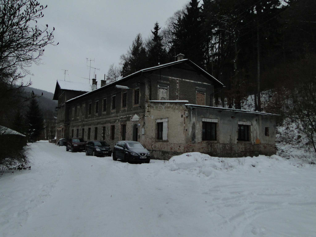 Znalecký posudek č. 58-3613/13 o odhadu tržní hodnoty nemovitosti (obvyklé ceny) pro účel exekučního řízení Předmět ocenění: pro exekutora Mgr. Pavlu Fučíkovou Bytová jednotka č. 74/4 v domě č.p. 74 na pozemku parc.