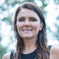 Představení společnosti ADI interiér Renata Kobzová jednatelka společnosti Naše firma ADI interiér s.r.o. je výrobce atypického nábytku se specializací na sanitární příčky.