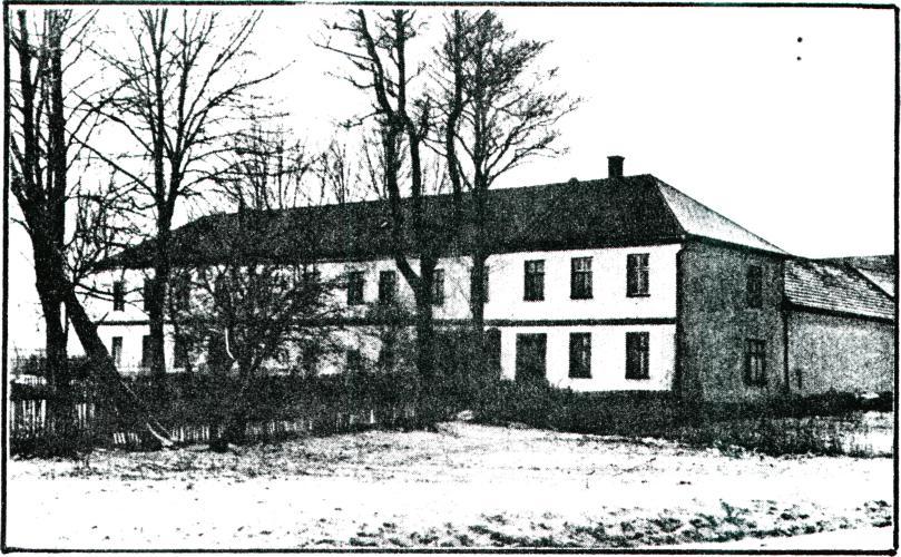 Dům č. 145 Zahradnická usedlost, T O M A L A " Před r. 1675 Matteß Tieschler, 1675 kupuje Petter Prexl, 1675 kupuje Georg Friedl (pocházel pravděpodobně ze selské usedlosti č.