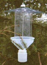 Nárazové pasti (flight interception traps, window traps) mnoho druhů hmyzu po nárazu do překážky v letu spadne dolů různé konstrukce: