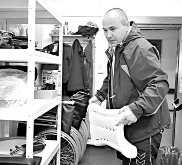 Půjčovna kompenzačních pomůcek KVP má vlastní půjčovnu kompenzačních pomůcek. Ty si lze půjčit jak na krátkou dobu pro vyzkoušení, tak i na delší dobu, například v případě dočasné náhrady.
