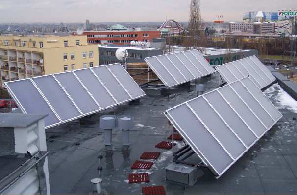 Solární systém na budově SFŽP ČR instalováno 24 solárních kolektorů 1,9 m 2 (Σ 45,6 m