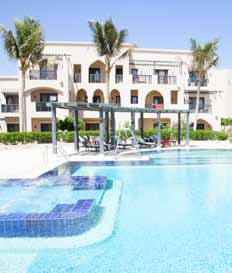 Omán Salalah Salalah Rotana Resort POPIS HOTELA > hlavná reštaurácia s medzinárodnou kuchyňou > reštaurácia na pláži, á la carte ázijská reštaurácia > lobby bar, bar na pláži, bar pri bazéne >
