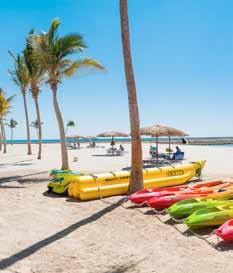 Omán Salalah Fanar Hotel & Residences POPIS HOTELA > hlavná reštaurácia > reštaurácia so špecialitami mediteránskej kuchyne > lounge bar, bar pri bazéne, plážový bar > obchod, zmenáreň > bezplatné