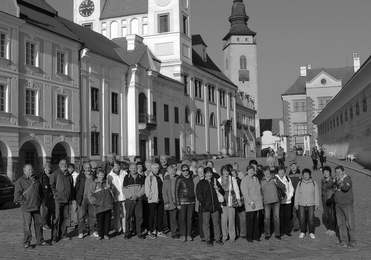 SENIOŘI ČTENÍ KE KAFÍČKU Milí přátelé, v minulém čísle Zpravodaje jsme končili měsícem květnem a plánem akcí na červen. Rádi vám píšeme, že jsme všechny plány splnili na 100%.