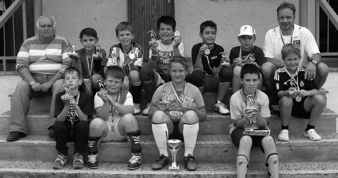 TJ SOKOL POSTUPICE, Z.S. Fotbalový oddíl starší přípravky dosáhl v sezóně 2015-2016 velkého úspěchu. Na konci sezóny v okresní soutěži se po 22 odehraných zápasech umístily naše děti na 1.