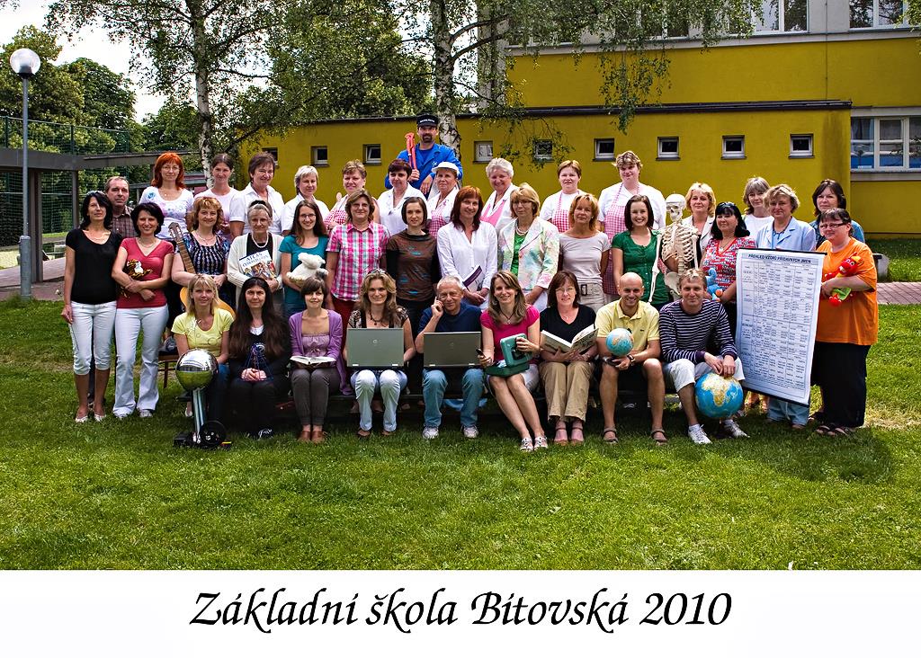 5. Věková struktura pedagogických pracovníků Věk Méně než 30 31-40 41-50 51-60 61 a více počet 7 5 13 6 3 z toho žen 6 5 12 5 2 Průměrný věk pedagogických pracovníků základní školy: 41 let