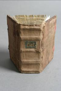 Signatura XIII H 3: - pergamenový rukopis z bohatými iluminacemi - textilní vazba (pův. vínový samet) s dřevěnými deskami, asi v 19. stol.