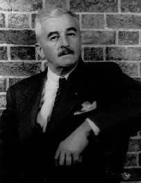 William Faulkner francouzský představitel experimentální prózy narodil se v Paříži v bohaté měšťanské rodině; otec byl úspěšný lékař (katolík), matka židovského původu díky majetku rodičů byl