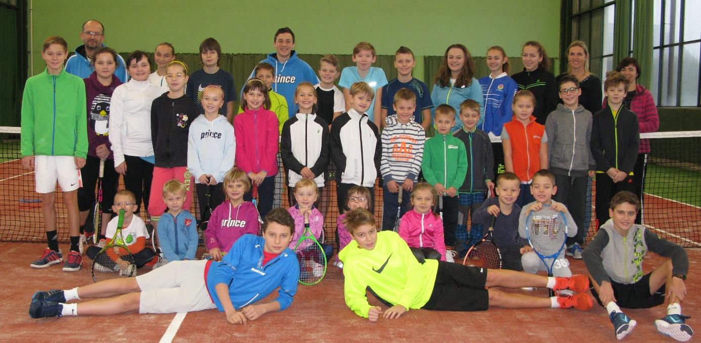 TC Dvůr Králové, z.s. 17. listopadu 485 544 01 Dvůr Králové nad Labem email vybor@.cz Vánoční tenisová besídka pro děti a mládež Předvánoční sobotní dopoledne 19. 12.