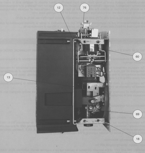 Pohled zprava provedení s mechanismem západky 12 Zapínací elektromagnet 76