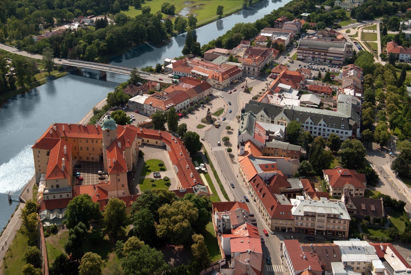 Protokol o hodnocení návrhů, které byly podány v Urbanisticko-architektonické soutěži o návrh JIŘÍHO NÁMĚSTÍ V PODBRADECH vypsané v souladu se zákonem č. 137/2006 Sb.