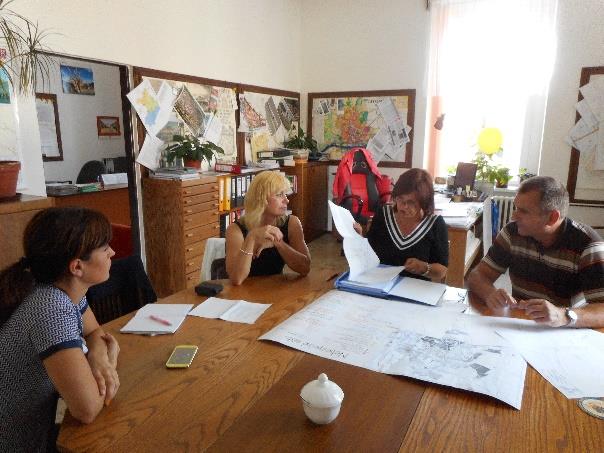 5. Fotogalerie - projekt Mapování nebezpečných míst Předání školní mapy nebezpečných míst