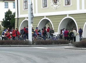 Usnesení rady města Rada města na 36. zasedání dne 20.2.2008 po projednání: Rada města na 37. zasedání dne 12.3.2008 po projednání: Shvaluje uzavření nájemní smlouvy č. 5080010 na pozemek p. č. 1301/22 o výměře 22 m 2 v k.