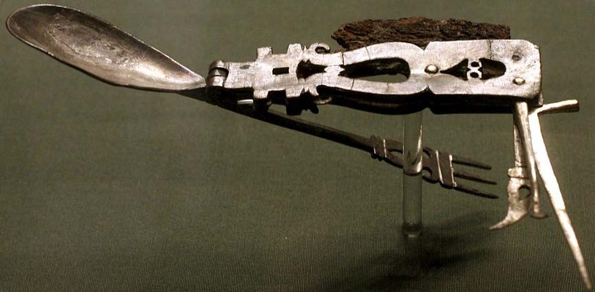4 stříbrný římský vícečelový nožík, 8x15 cm, Cambridge Fitzwilliam Museum, které ho zakoupilo roku 1990 na aukci Hesperia Arts Auction Ltd v New