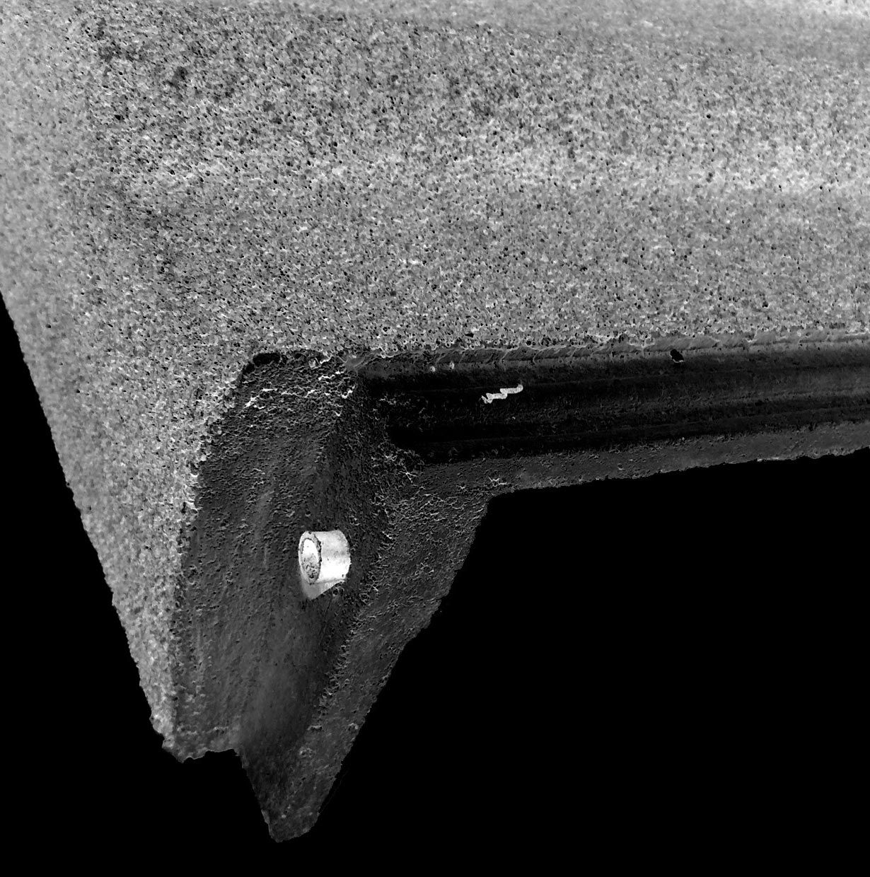 Riešenie pultu Škridla pultová základná 1/1 Táto škridla je pri pultových strechách využitá k riešeniu hornej hrany strechy.