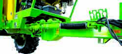 Řiditelná oj (výbava na přání) DAMMANN řiditelná oj vede postřikovač přesně ve stopě traktoru. LED pracovní světla LED pracovní světla lze nabídnout v počtu dvou nebo čtyř kusů.