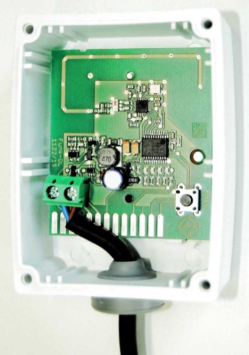Uvedení senzoru záření GBS-F do provozu Spárování přijímače s bezdrátovým senzorem Tlačíkem a s pomocí 4 zobrazovacích diod (LED s) bude přijímač spárován s libovolným bezdrátovým senzorem.