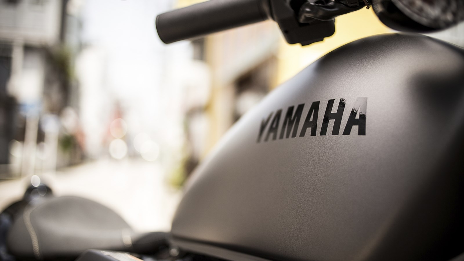 XV950R Vidlicový dvouválec se vstřikováním paliva Vzduchem chlazený vidlicový dvouválec s úhlem 60 stupňů přináší točivý moment 80 Nm při 3 000 ot/min, takže je ideální pro použití ve městě i