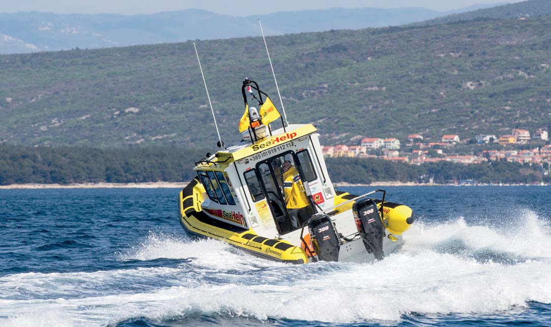 A SeaHelp is a Suzuki hajómotorjait választja VÍZI MENTŐSZOLGÁLATUNK KIHÍVÁ- SOKKAL TELI MINDENNAPJAIBAN KEVÉS BIZTOS PONT VAN: A SUZUKI HAJÓMO- TORJAINK AZONBAN PONTOSAN ILYE- NEK!