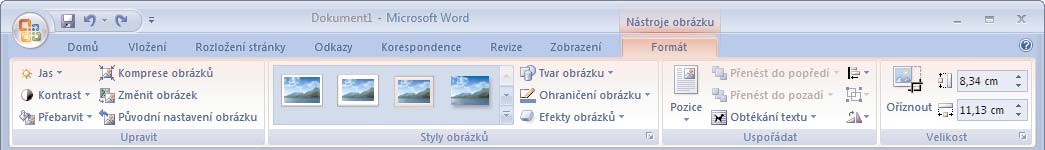 Místní nabídka možnosti obtékání textu Karta Formát se zobrazí pouze tehdy, pokud je vybrán obrázek nebo jiný typ objektu změnit jeho Jas a Kontrast.