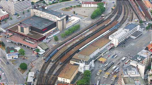 dvě koncepční varianty řešení přestavby uzlu s nádražím u řeky s nádražím pod Petrovem Železniční uzel Brno (ŽUB) porovnání variant včetně varianty