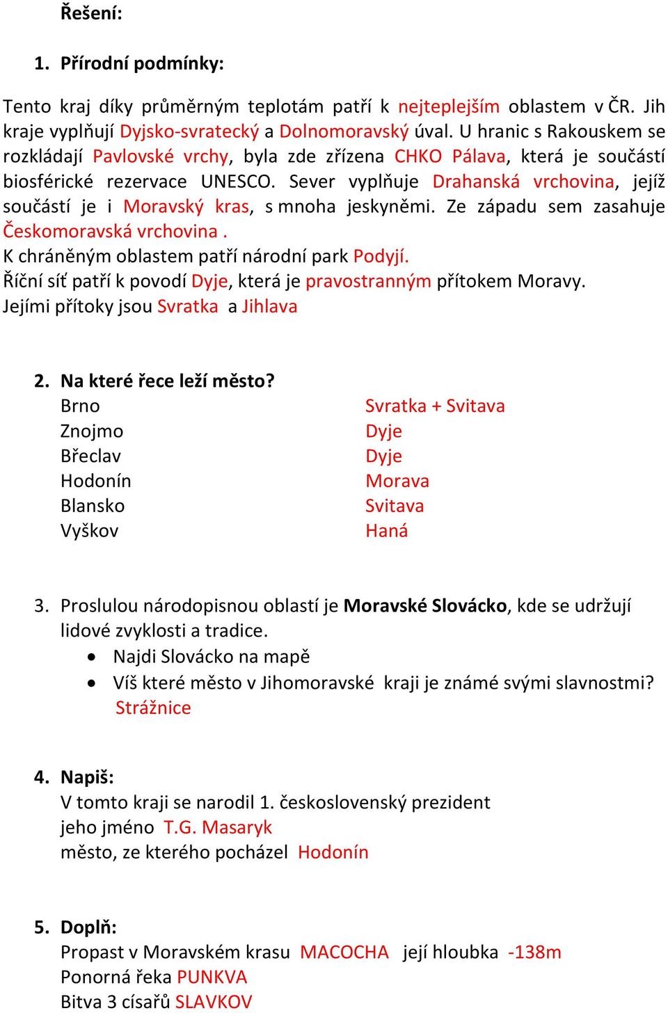 Sever vyplňuje Drahanská vrchovina, jejíž součástí je i Moravský kras, s mnoha jeskyněmi. Ze západu sem zasahuje Českomoravská vrchovina. K chráněným oblastem patří národní park Podyjí.