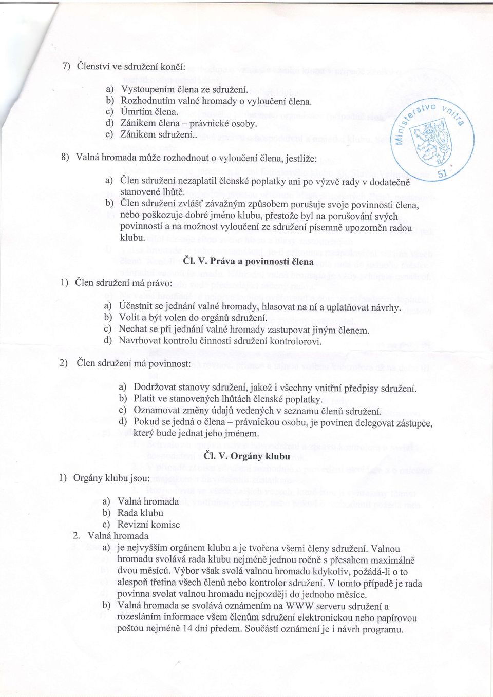 b) elen sdruzeni zvl63t zillnym zprisobem porusuje svoje povinnosti dlen, nebo po5kozuje dobrd jmdno klubu, piestoze byl n porusovni svych povinnosti n molnost vyloudenf ze sdruileni pisemnd