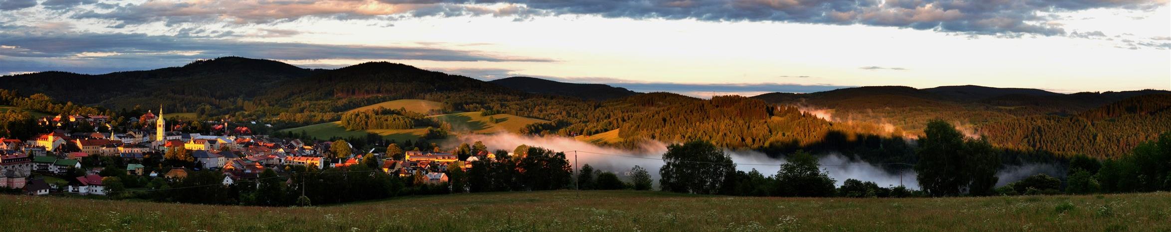 pozemské (mraky, letadla) pohyb libovolným směrem - kosmické (Slunce, Měsíc, hvězdy ) - pohyb od východního obzoru k západnímu (neoznačovat jako zdánlivý!