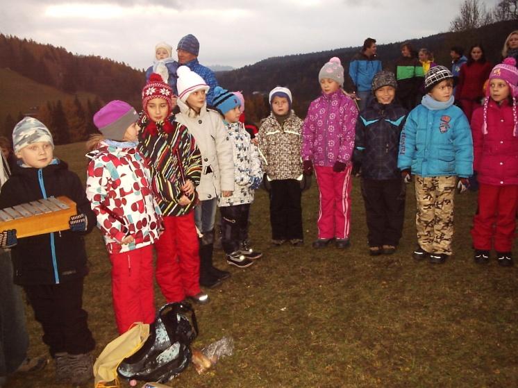 MORÁVECKÝ ZPRAVODAJ STRANA 13 ZIMA VE SKI CENTRU Malá Morávka Karlov pořadatel Sportovní klub TC Praděd Malá Morávka 30.12.2012 FAMILY CUP I Kopřivná 01.01.2013 Novoroční běh na 30 m po čtyřech Kopřivná, Myšák 06.
