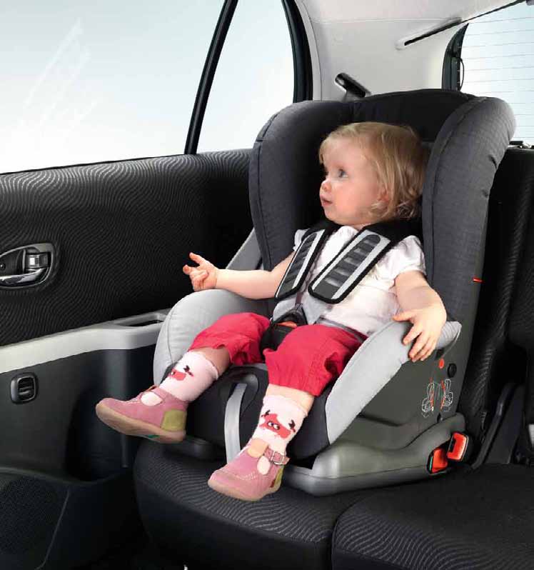 01 Bezpečnost Děti jsou určitě tím nejcennějším nákladem, který kdy povezete. Buďte sebejistí. S dětskými autosedačkami Toyota budou v bezpečí a pohodlí, kamkoli zamíříte.