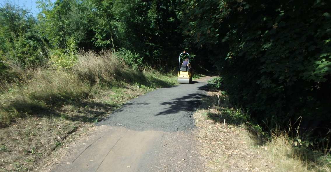Lokální opravy komunikací recyklátem Rašovická lávka Mariánské údolí Ohřecká louka garáže za tunýlkem garáže Dlouhá Nádražní ulice Útočiště