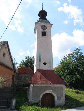 19. Pohľad na zvonicu (NKP č. ÚZPF 746/0)od východu. 20.