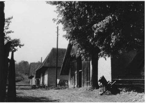 68. Habánsky dom súp. č. 395 pohľad od západu (r. 1959, foto: Jursa) 69.