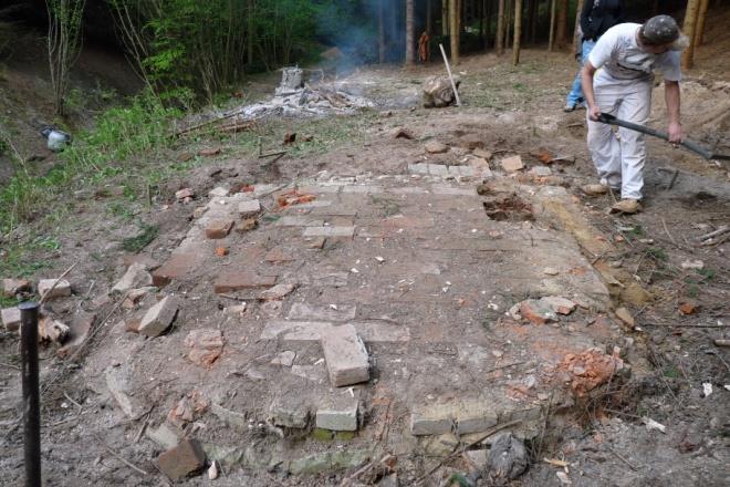 OBNOVA KAPLÍ VE VYSOKÉM LESE Spolek archaických nadšenců se v roce 2012 rozhodl obnovit tři zaniklé kaple v oblasti Vysokého lesa.