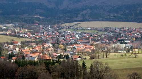 Mořkov - obec v ležící na severním úpatí Veřovických vrchů (Moravskoslezské Beskydy), býv. okres Nový Jičín, na hranici Moravskoslezkého a Zlínského kraje.